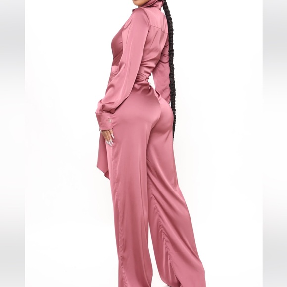 Brand new satin jumpsuit from FashionNova - Picture 2 of 4
